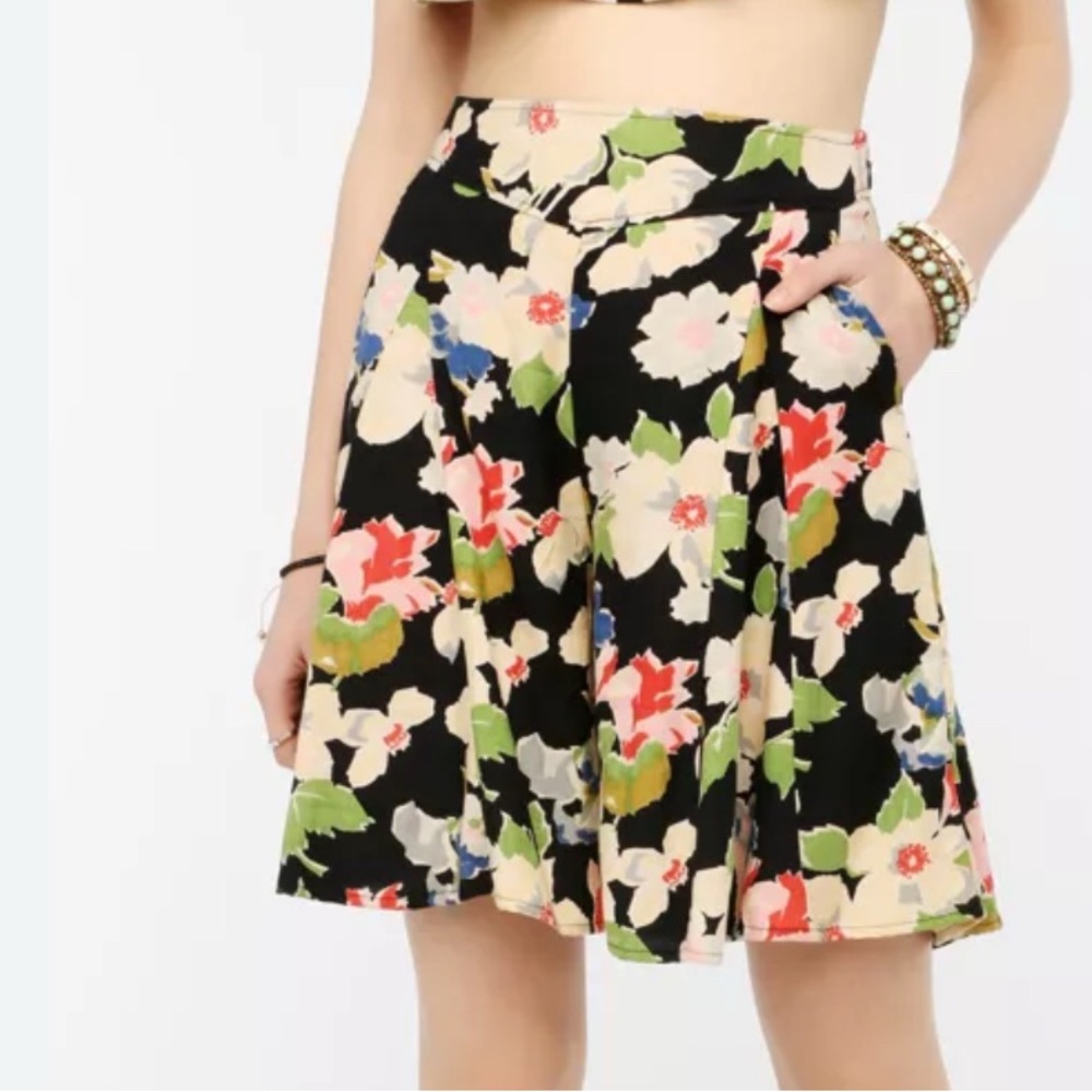 Kimchi Blue Floral High Waisted Culotte Shorts.